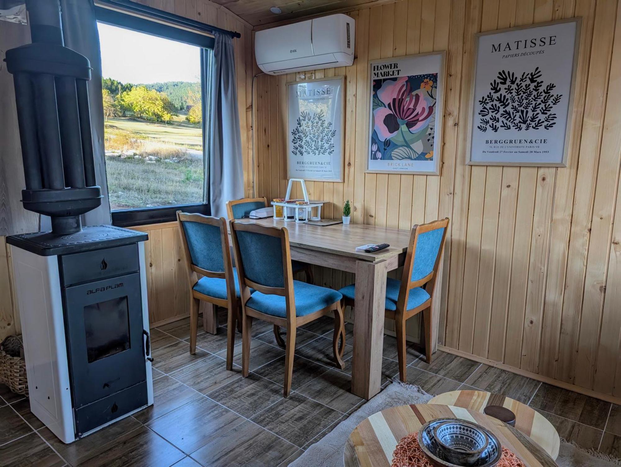 Aa Pine Vikendica Za Izdavanje U Srcu Zapadne Srbije Chalet